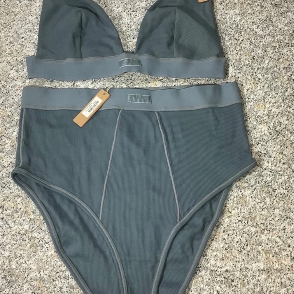 SKIMS NWT set, Deep Plunge 2XL, and Boyfriend Briefs XL